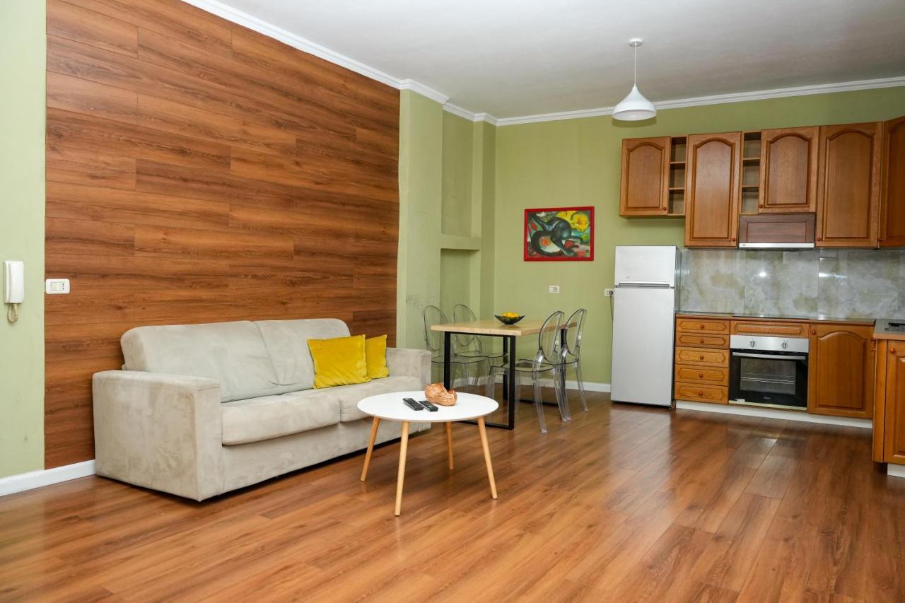 Cozy Apartment In The Heart Of Tirana ! Екстер'єр фото