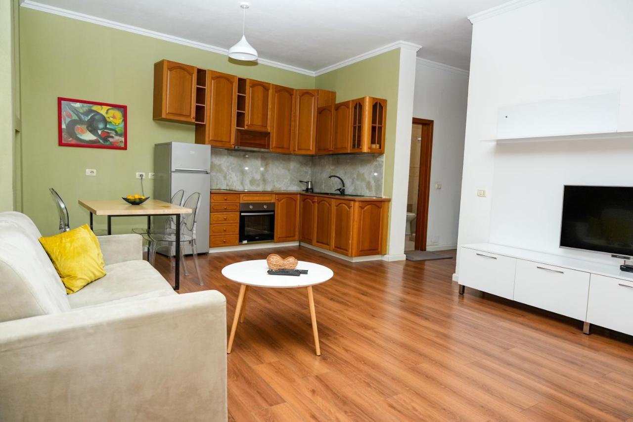 Cozy Apartment In The Heart Of Tirana ! Екстер'єр фото