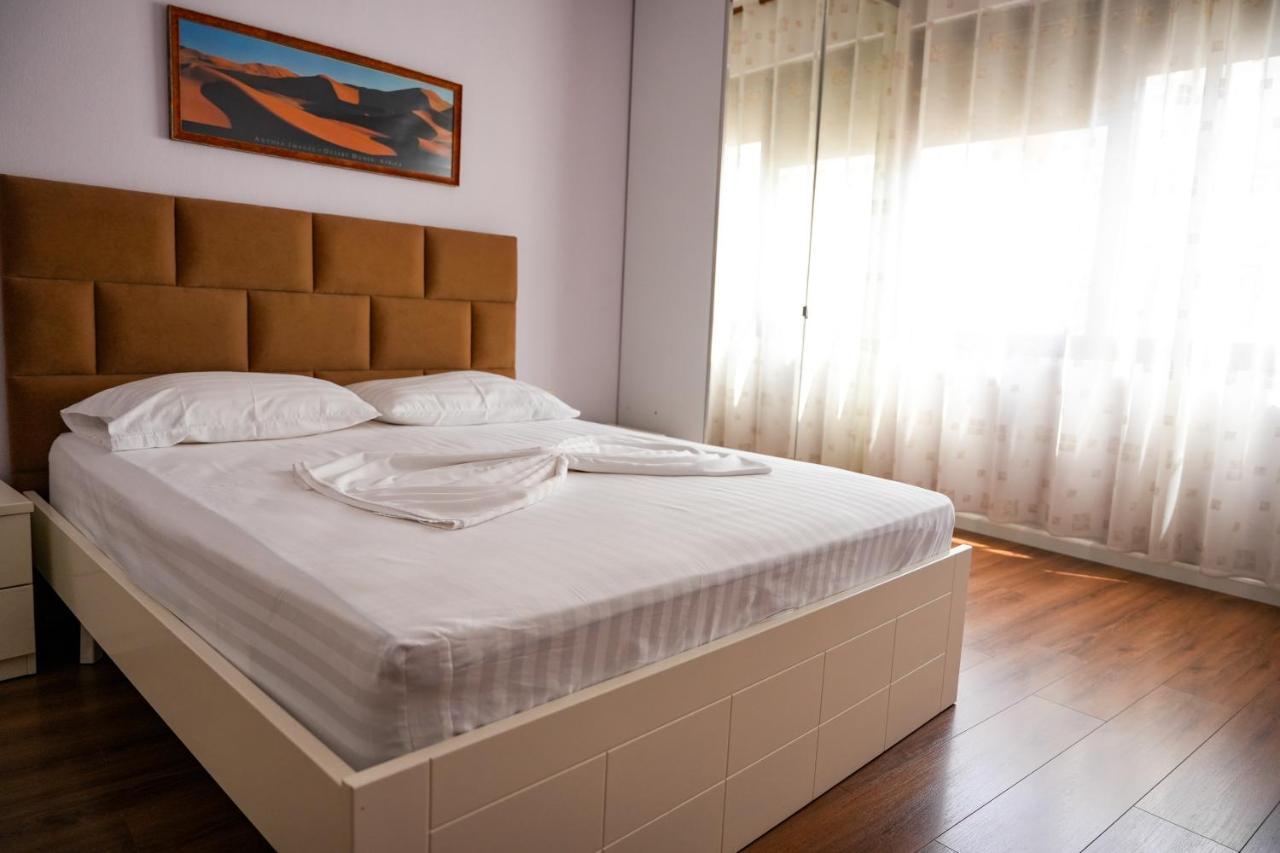 Cozy Apartment In The Heart Of Tirana ! Екстер'єр фото