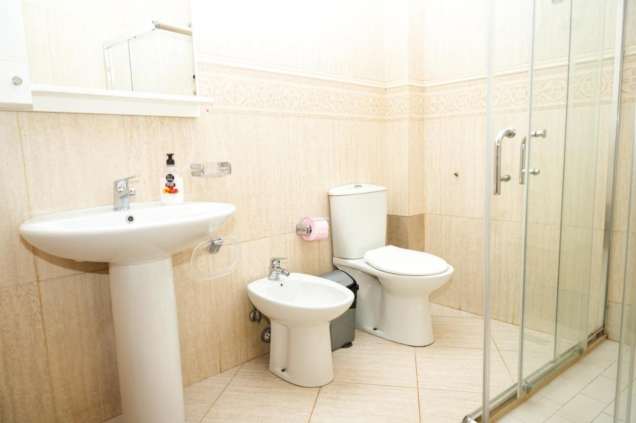 Cozy Apartment In The Heart Of Tirana ! Екстер'єр фото