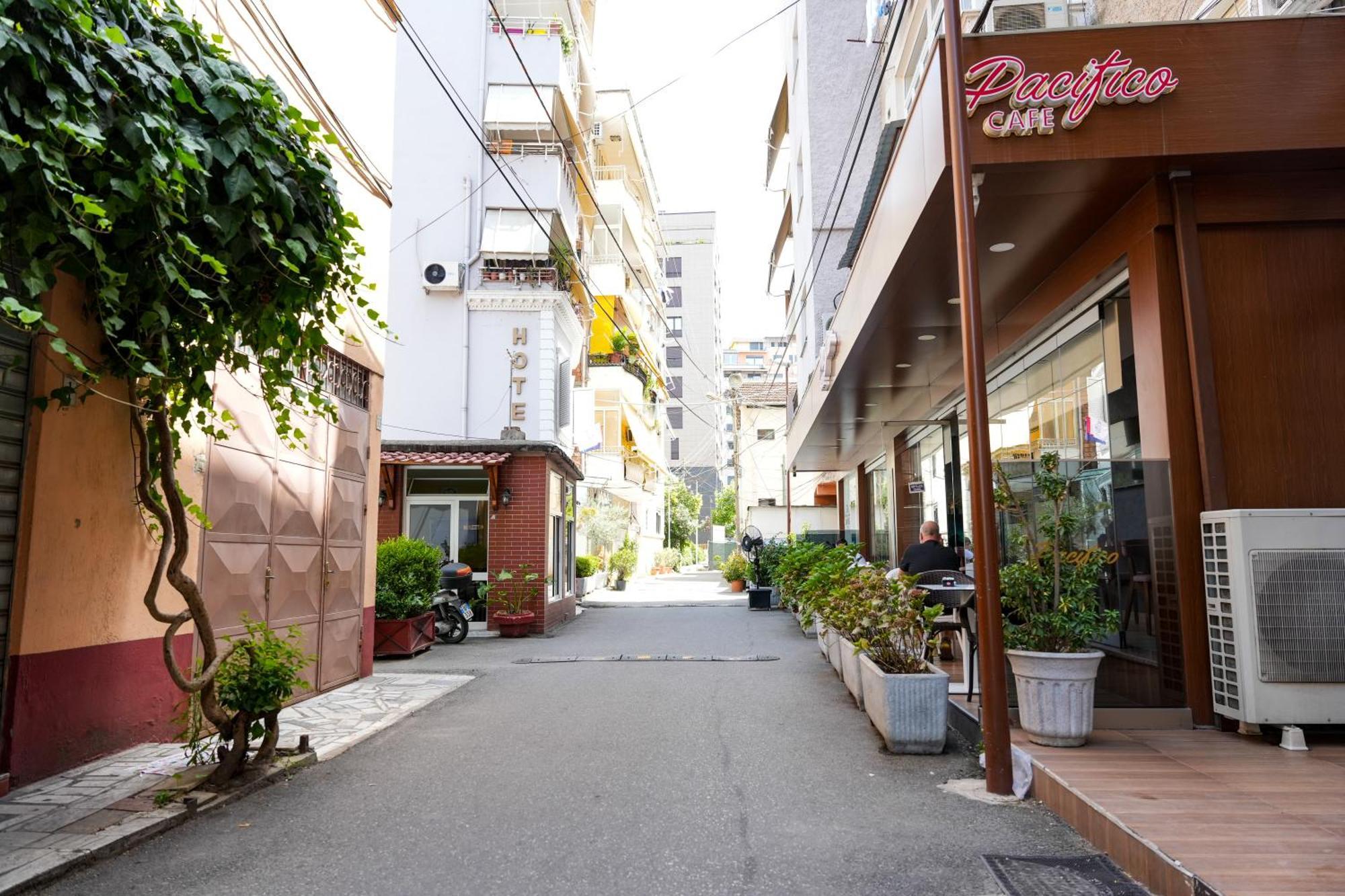 Cozy Apartment In The Heart Of Tirana ! Екстер'єр фото