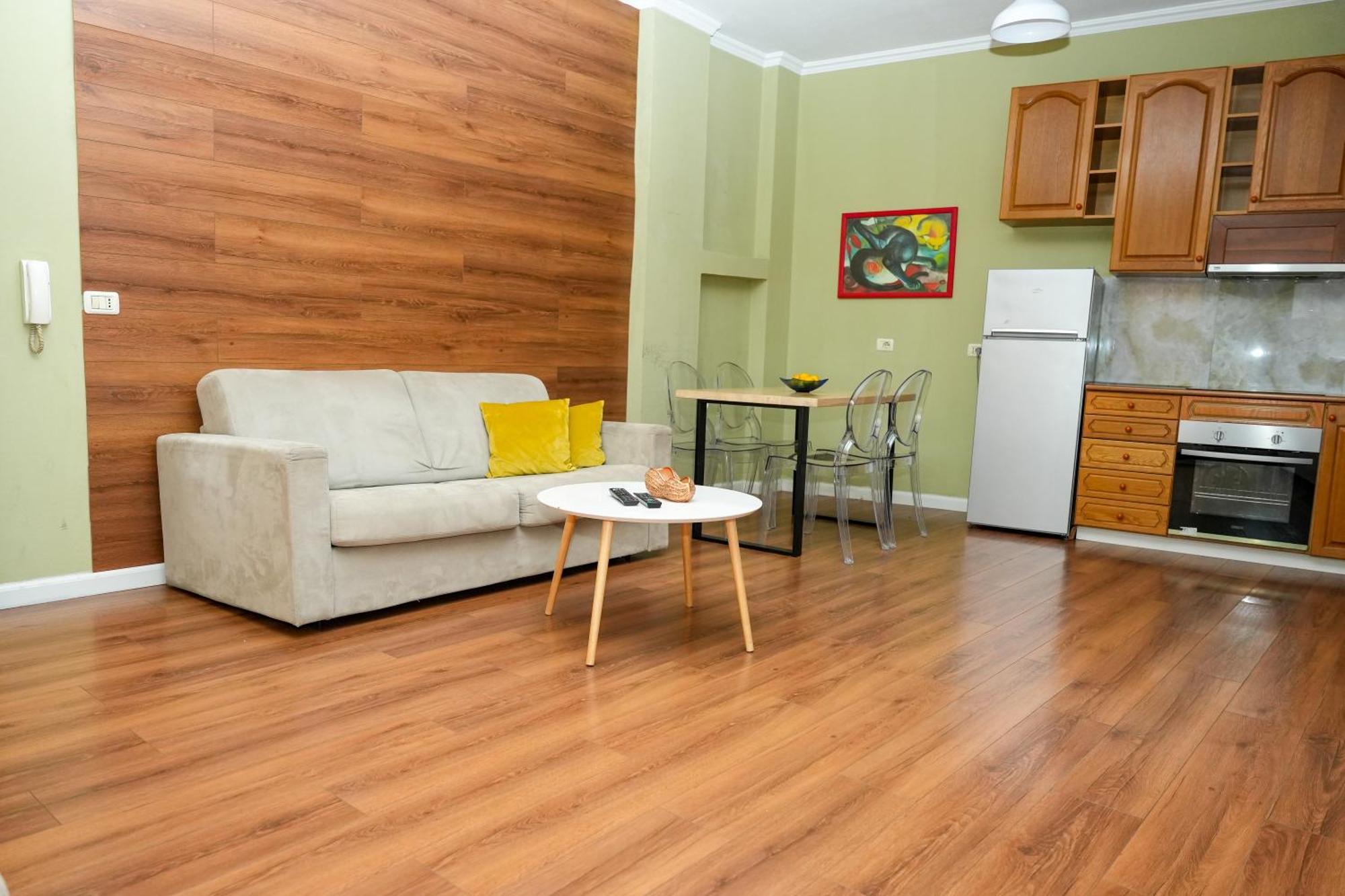 Cozy Apartment In The Heart Of Tirana ! Екстер'єр фото